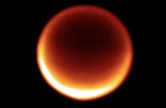 Scientists Monitor Methane Clouds Wafting Over Titan’s Lakes for the First Time