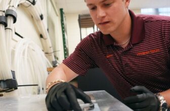 These Chunks of Ice Transfer All By Themselves, Due to a Cool Engineering Trick