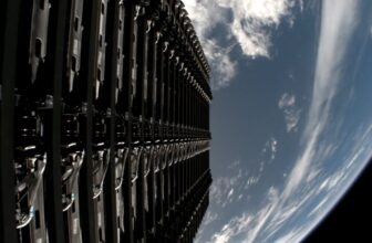 A Starlink Satellite tv for pc Is Tumbling Towards Earth After a Unusual Anomaly in Orbit